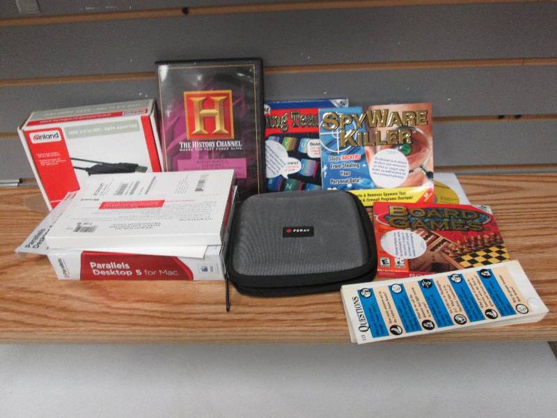 Assorted software, CD case w softw...