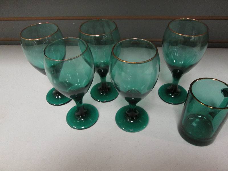 Lot of 11 bluegreen wine glasses, ...