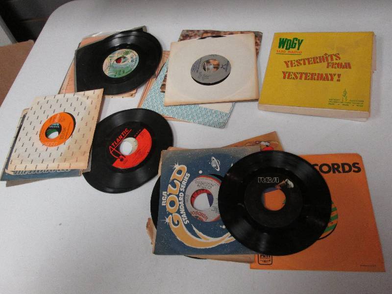 Lot of music on 45s vinyl, assorte...