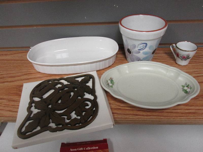 Avon Holly Trivet, Corning French W...