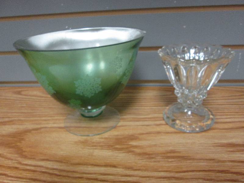 Green snowflake bowl with silver in...