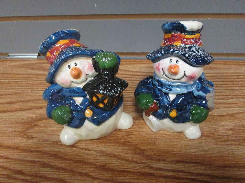 1 pair Snowmen ceramic figurines...