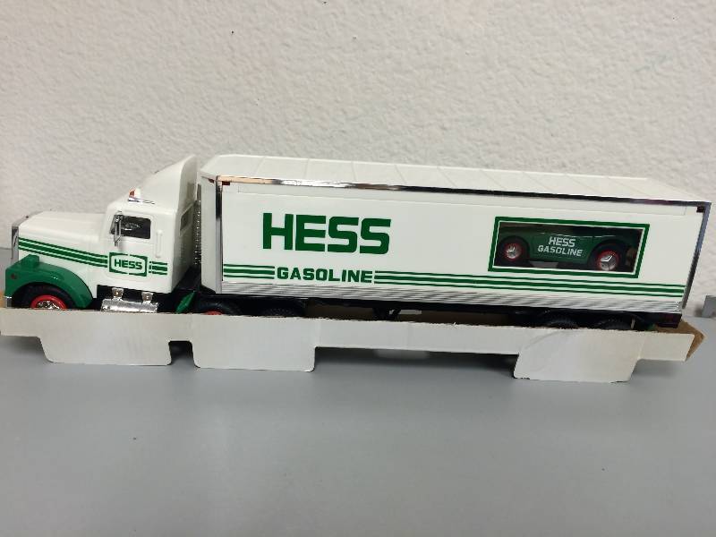 HESS 18 Wheeler and Racer