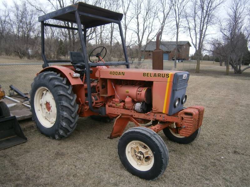lot 4 image: Belarus 400AN Diesel Tractor wRotary Mower
