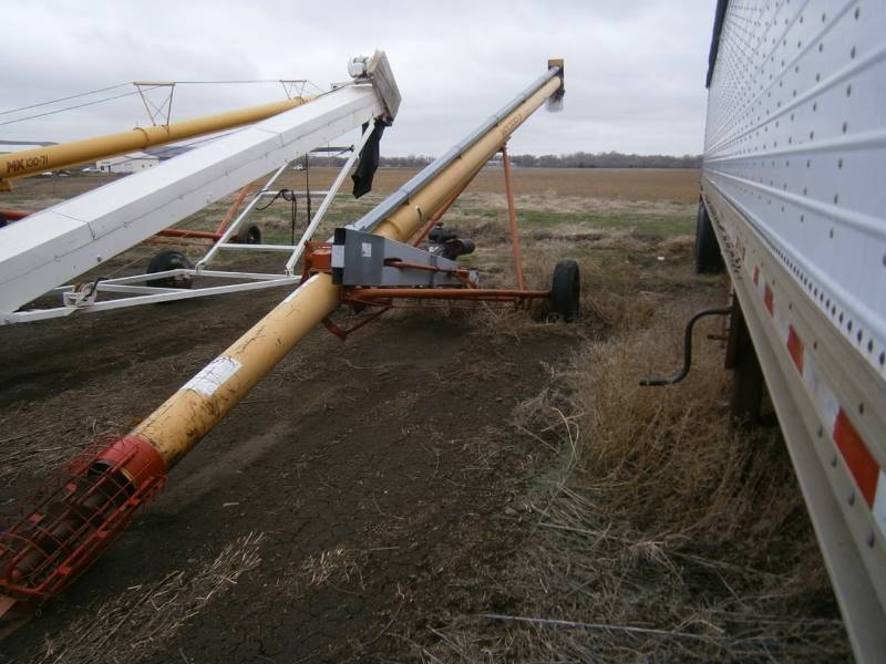 lot 10 image: 36 Westfield J210 Auger