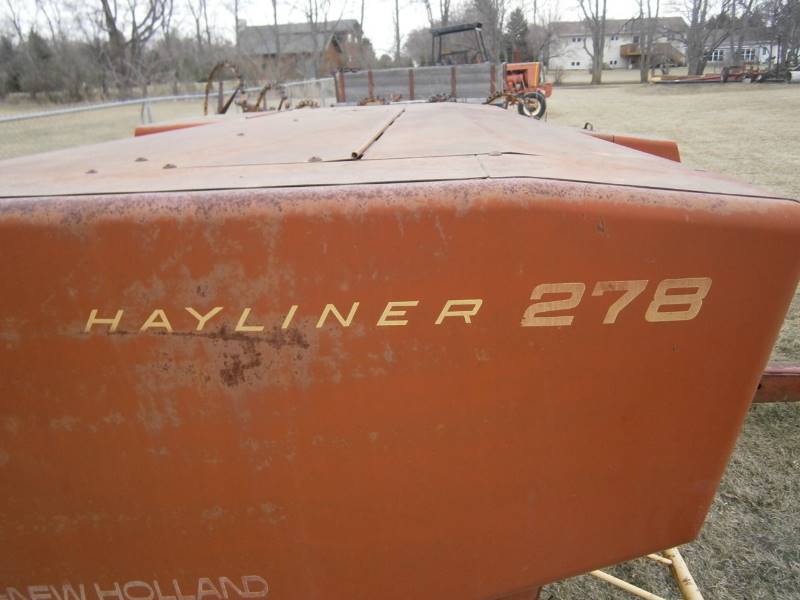 lot 16 image: New Holland Hayliner 278 Square Baler