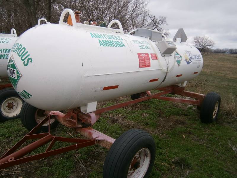 lot 24 image: Anhydrous Ammonia Tank