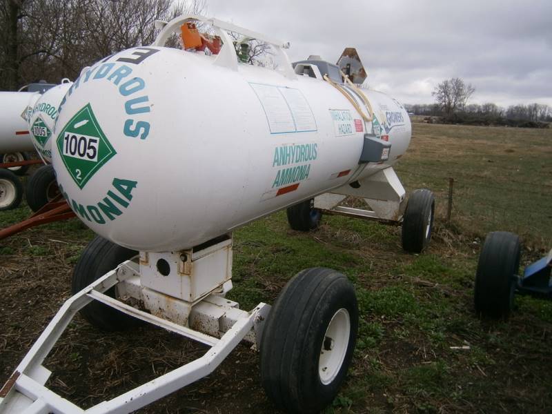 lot 25 image: Anhydrous Ammonia Tank