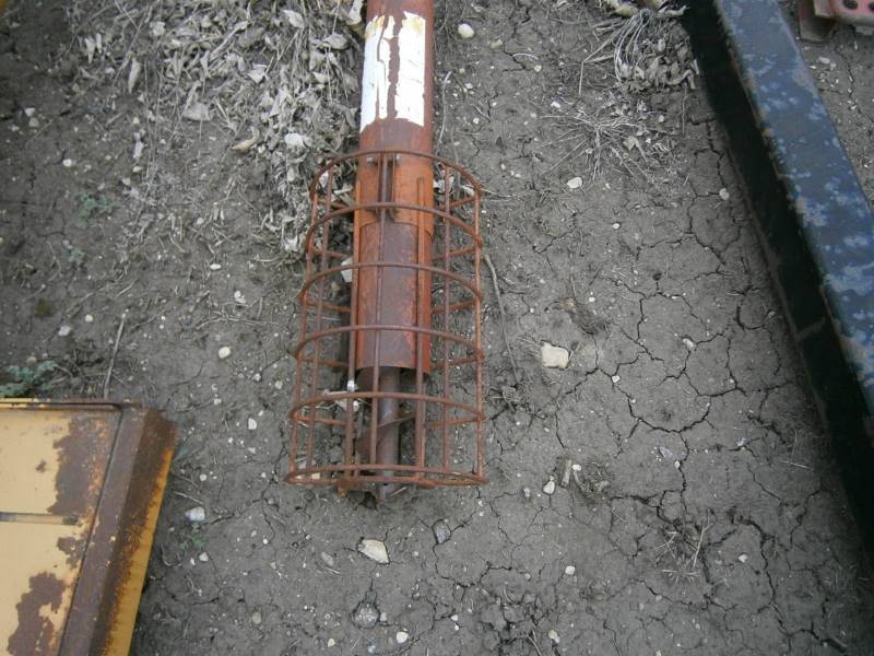 lot 30 image: 10 Bin Sweep 4 Diameter Electric Auger