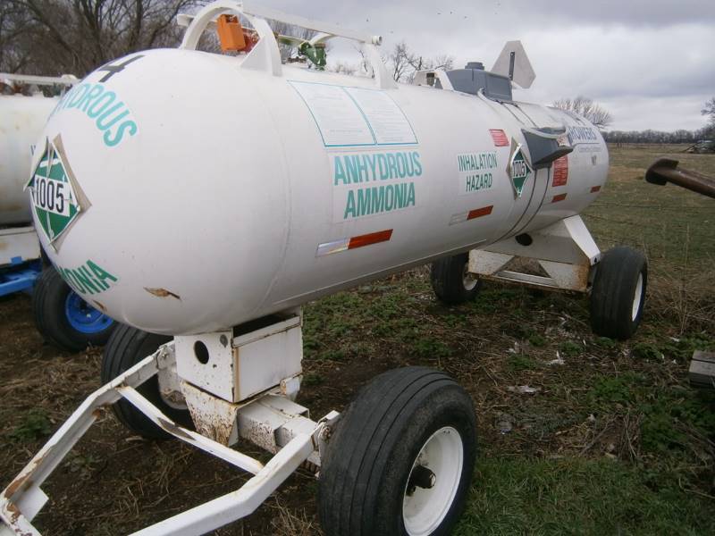 lot 32 image: Anhydrous Ammonia Tank