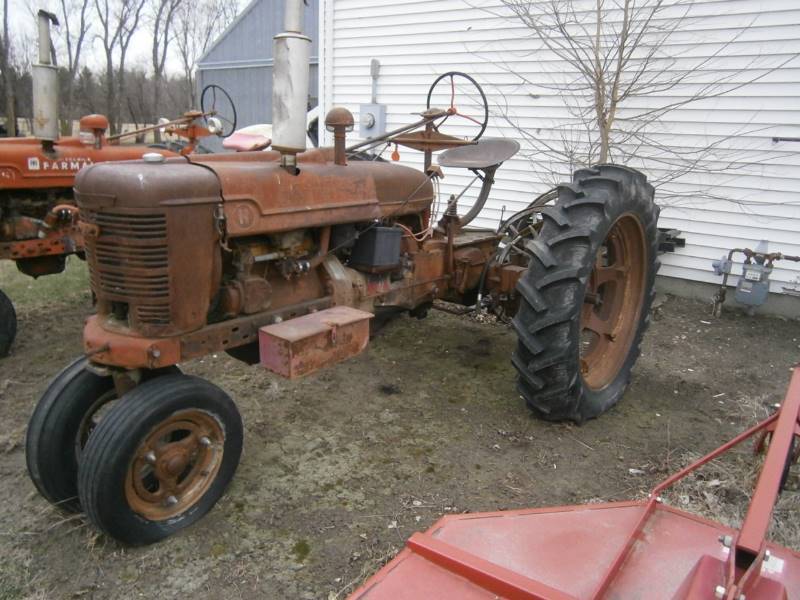 lot 34 image: Farmall H Narrow Front