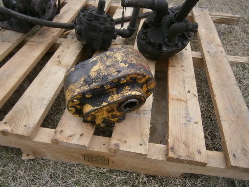 lot 41 image: 3 540 PTO Pumps & Hydraulic Controls