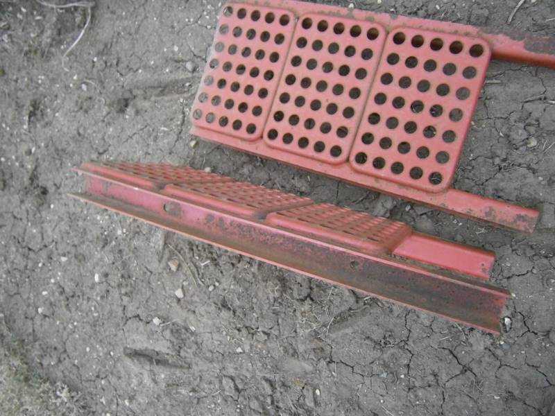 lot 42 image: Cab Steps