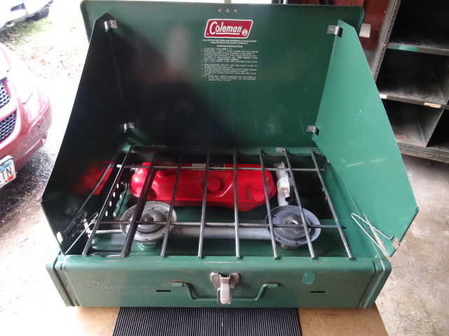 lot 12 image: Coleman 425F Gas Camping Grill