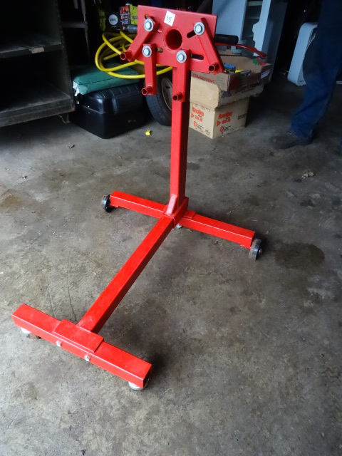 lot 15 image: 1000 Lb. Engine Stand