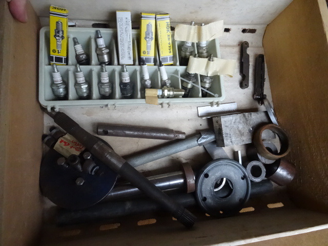 lot 20 image: Misc Spark Plugs and Tooling