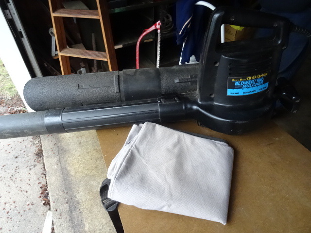 lot 26 image: Craftsman Blower Vac Electric