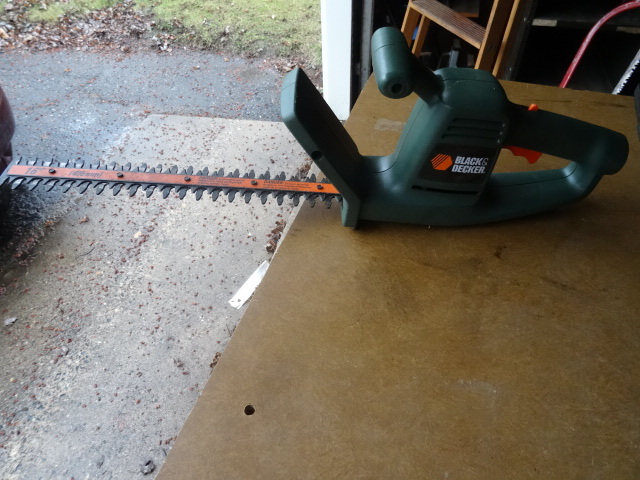 lot 30 image: Black and Decker Hedge Trimmer