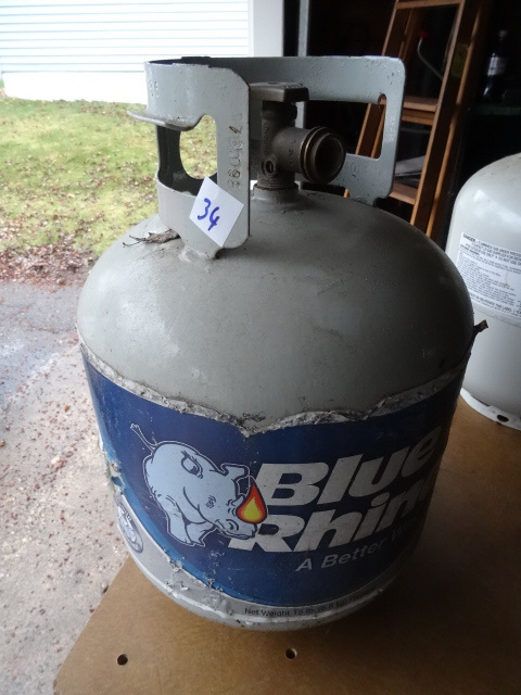 lot 34 image: Newstyle 20 Lb. Propane Tank