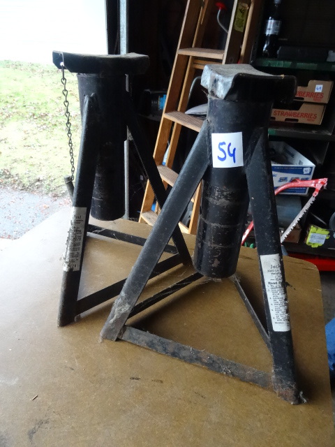 lot 54 image: Pair of 3 Ton Jack Stands