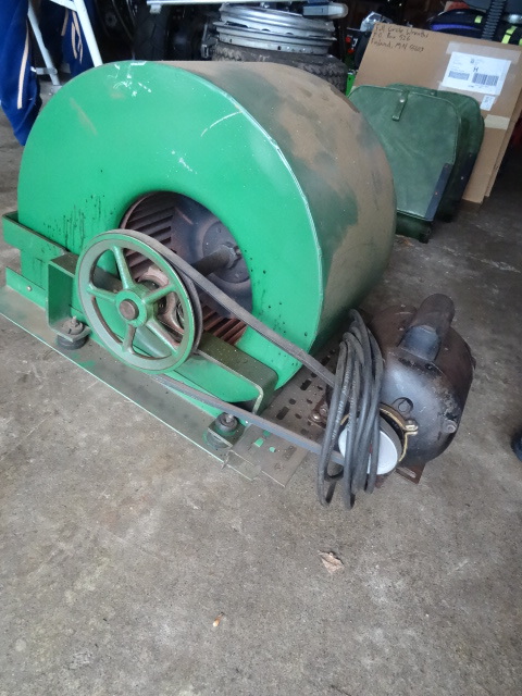 lot 58 image: Squirrel Case Fan 110 Volt