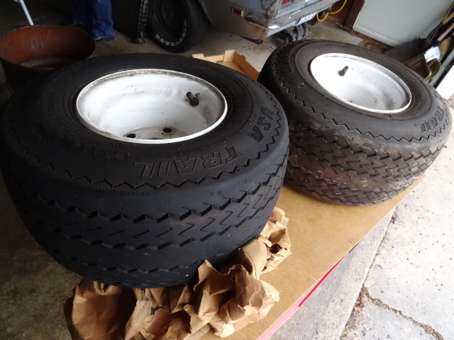lot 61 image: Trailer Tires 18.5 X 8.5 - 8 5