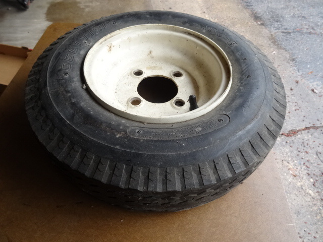 lot 62 image: Trailer Tire 14.80 - 8 4 Hole Rim