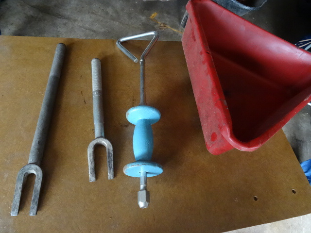 lot 70 image: 2 Tie Rod Forks Slide Hammer