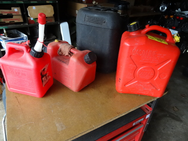 lot 73 image: Misc Gas Cans  4 Plastic, 2 Metal,