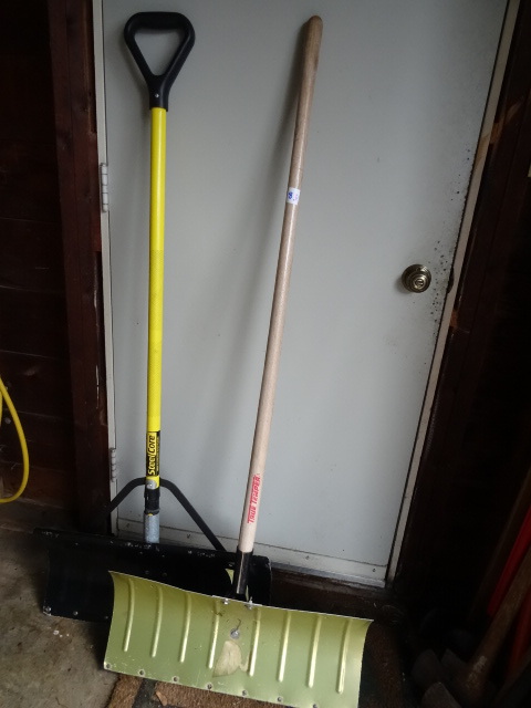 lot 83 image: 2 Snow Shovels