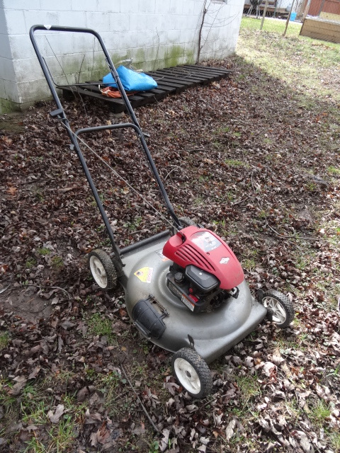 lot 97 image: 22 Craftsman Lawn Mower