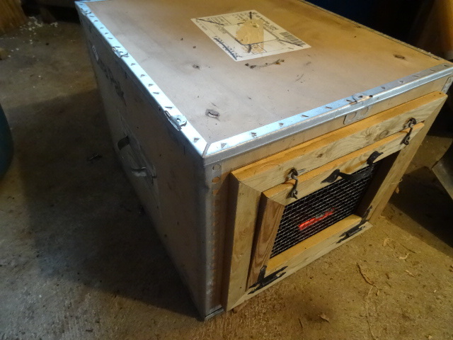 lot 114 image: Wood Home Made Ped Crate