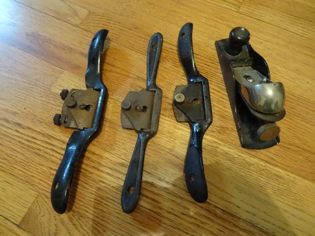 lot 128 image: Hand Planer and 3 Shavers