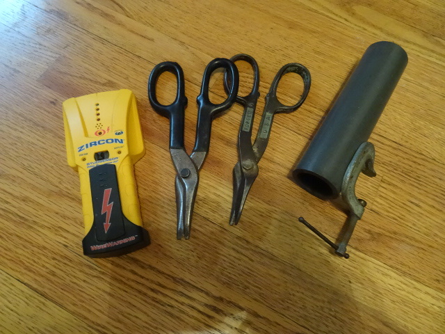 lot 131 image: Clamp 2 Tin Snips, Stud Finder