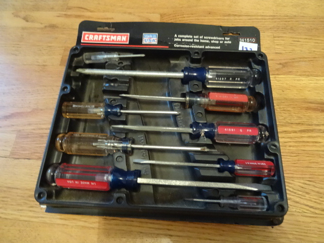 lot 132 image: Craftsman Screwdriver Set