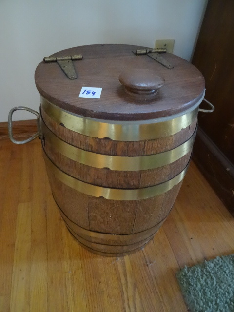 lot 154 image: Solid Oak Beer Cooler