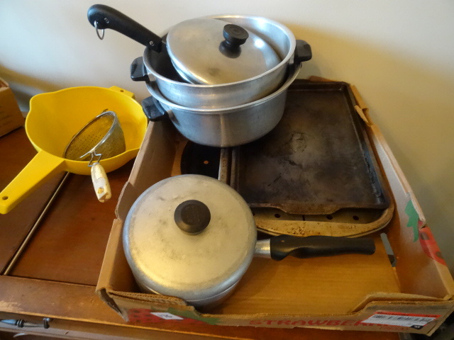lot 176 image: Misc Pots and Pans, Roaster Pan