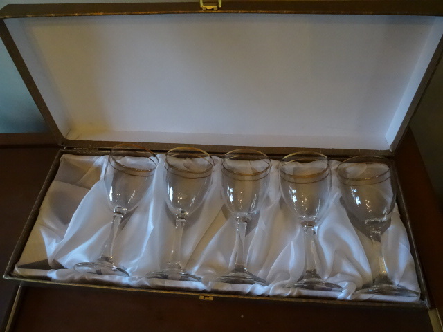 lot 180 image: 5 Boxed Wine Goblets Cristulleri