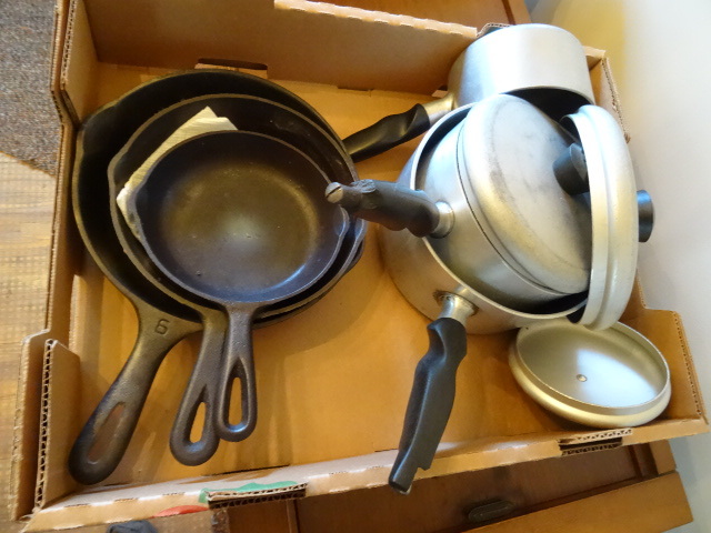 lot 187 image: Cast Iron Skillets and Misc Aluminum