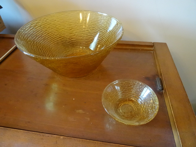 lot 189 image: Berry Bowl W 1 Bowl