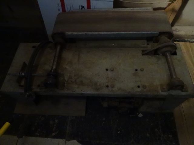 lot 197 image: Belt Sander 22 X 6 110 Volt