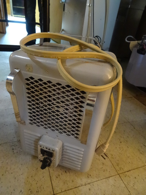 lot 199 image: Milk House Heater Titan