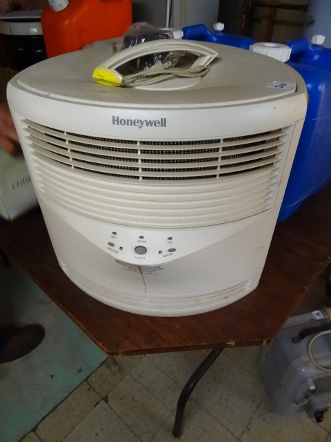 lot 200 image: Hepa Air PuriferCleaner Honeywell