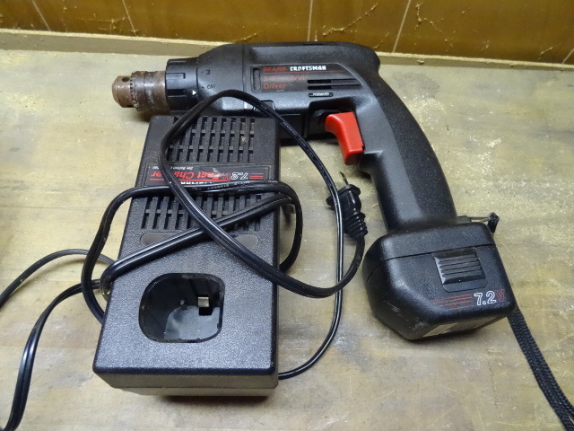 lot 216 image: Craftsman 7.2 Volt Drill WBattery
