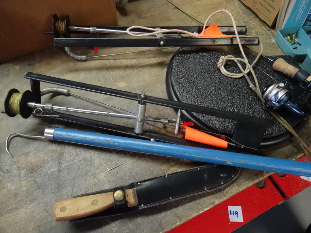 lot 254 image: Misc Ice Fishing Equipment