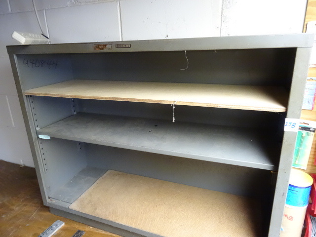 lot 258 image: Metal Shelving Unit 36 X 12 X 29