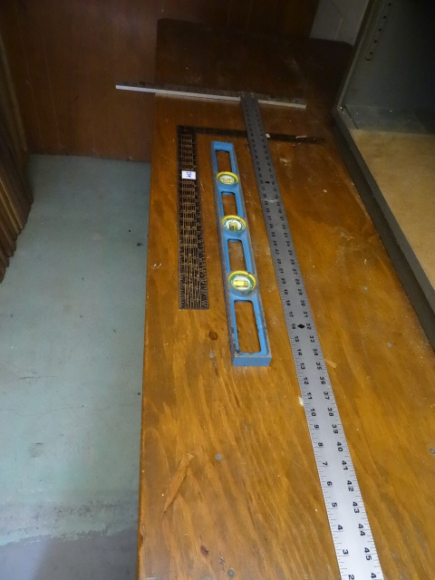 lot 259 image: Sheetrock and Carpenter Sq. Level
