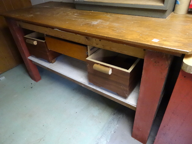 lot 261 image: Wood Work Bench 76 X 31 X 38