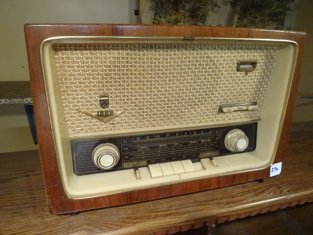 lot 274 image: Grundig 1088 Vintage Radio