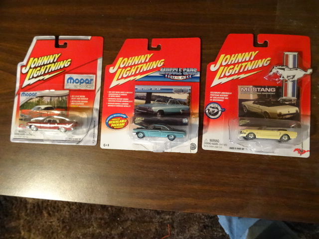 lot 282 image: 3 Johnny Lighting Muscle Cars Die